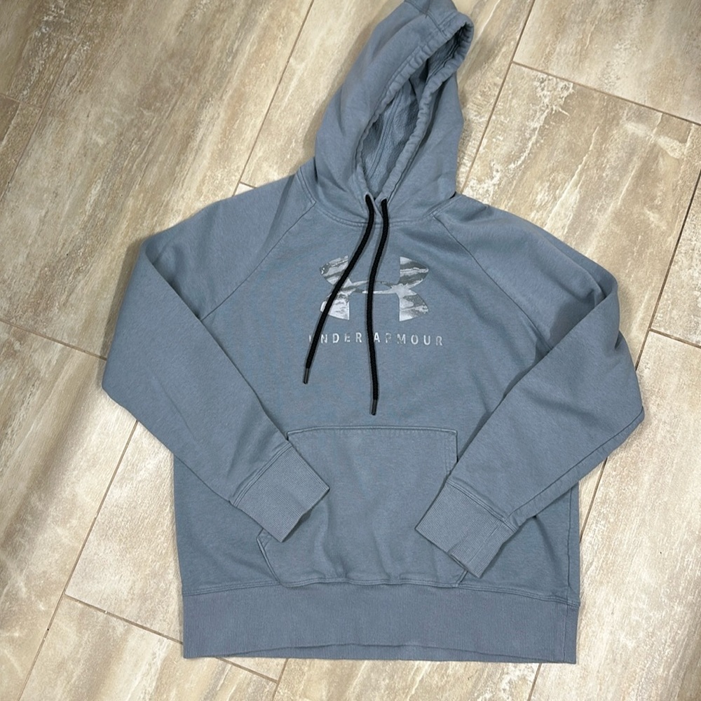 Women’s under armour hoodie M good condition